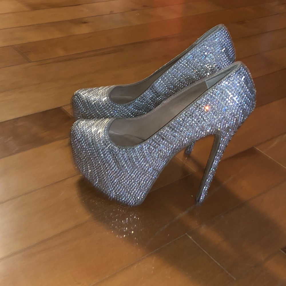 Rare Steve Madden Sparkling Crystal Heels - Picture 4 of 8